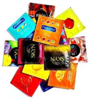 Kvepiančių prezervatyvų rinkinys 16 vnt